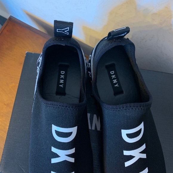 Women’s DKNY Abbi Slip On Sneakers, Black and White, Size 10 - Picture 6 of 10